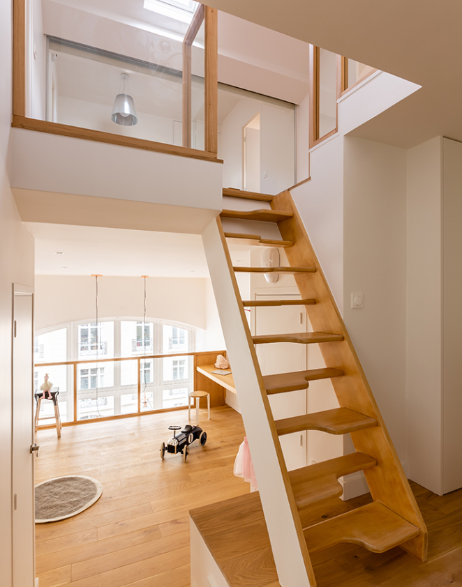 triplex parisien modernisé avec la volonté de faire entrer le plus possible la lumière naturelle
